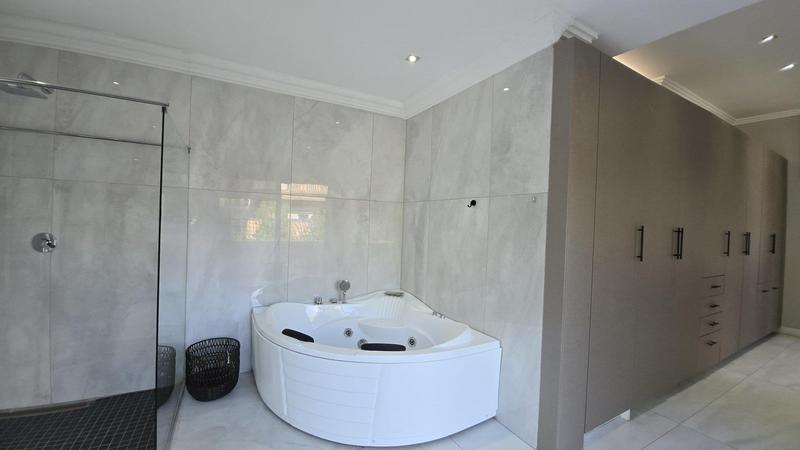 5 Bedroom Property for Sale in The Islands Estates North West